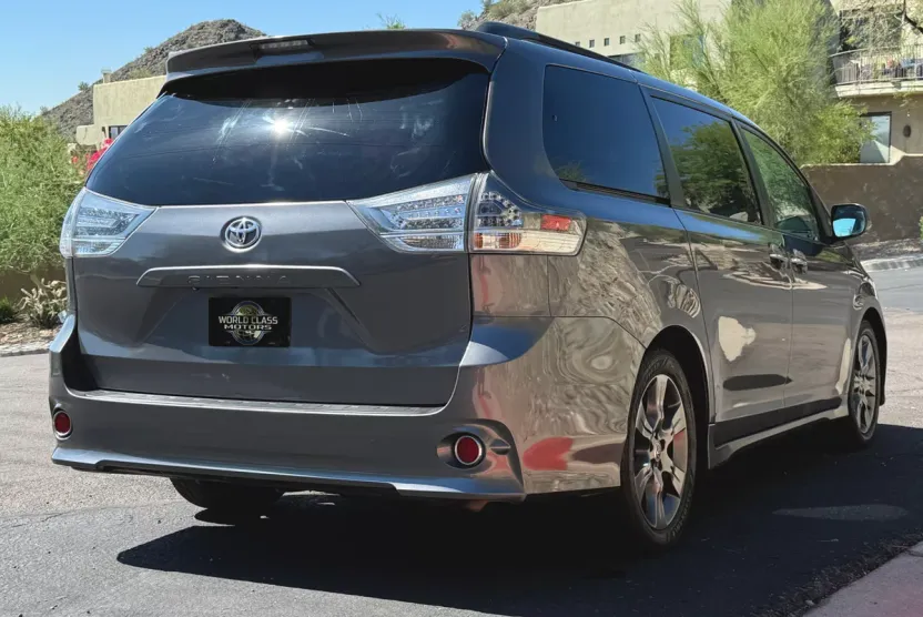 2015 Toyota Sienna photo 1