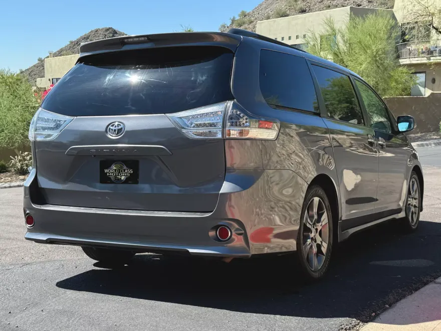 2015 Toyota Sienna photo 1