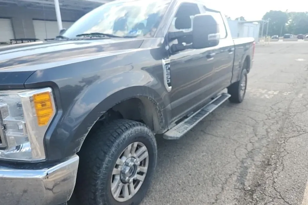 2017 Ford F-250 XL photo 1