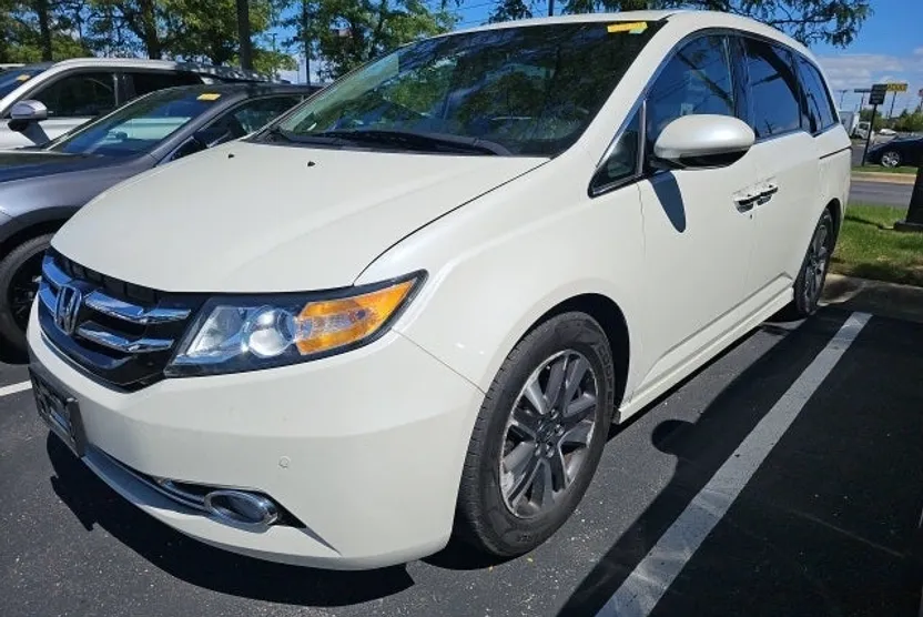 2016 Honda Odyssey Touring Elite photo 1