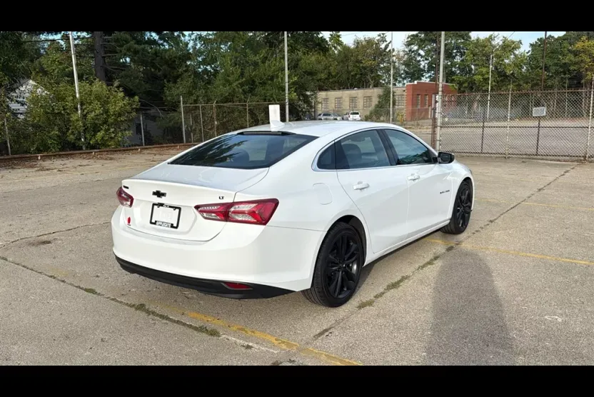 2023 Chevrolet Malibu 1LT photo 1