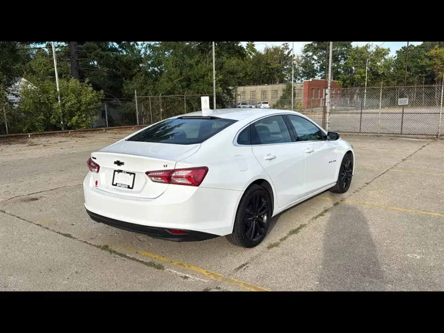 2023 Chevrolet Malibu 1LT photo 1