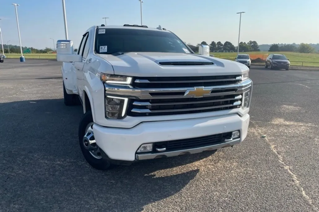 2023 Chevrolet Silverado 3500HD High Country photo 1
