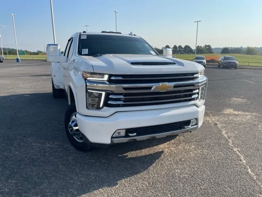 2023 Chevrolet Silverado 3500HD High Country photo 1
