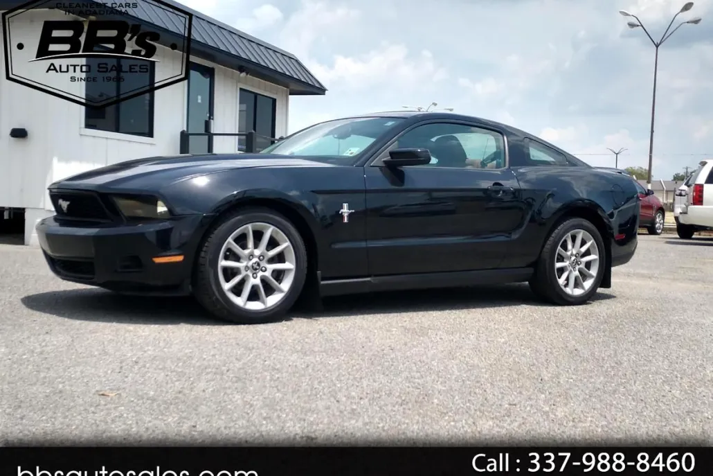 2010 Ford Mustang V6 photo 1