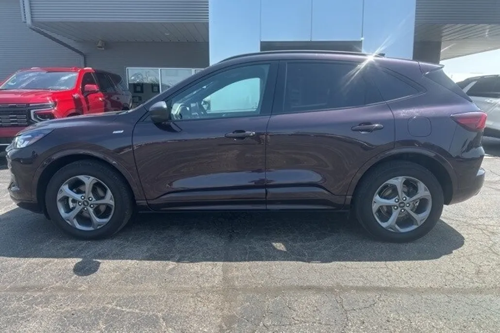 2023 Ford Escape ST-Line photo 1