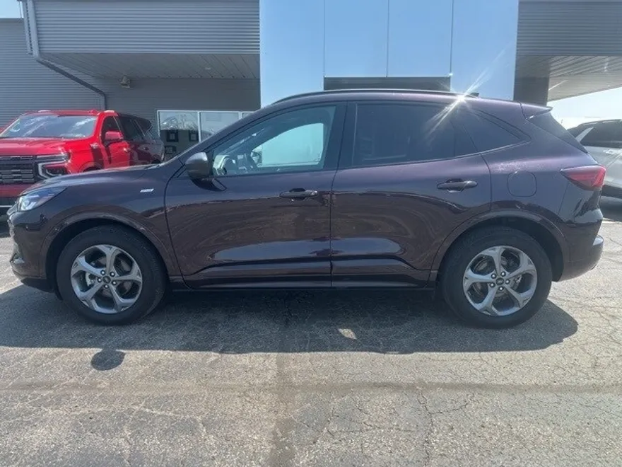 2023 Ford Escape ST-Line photo 1