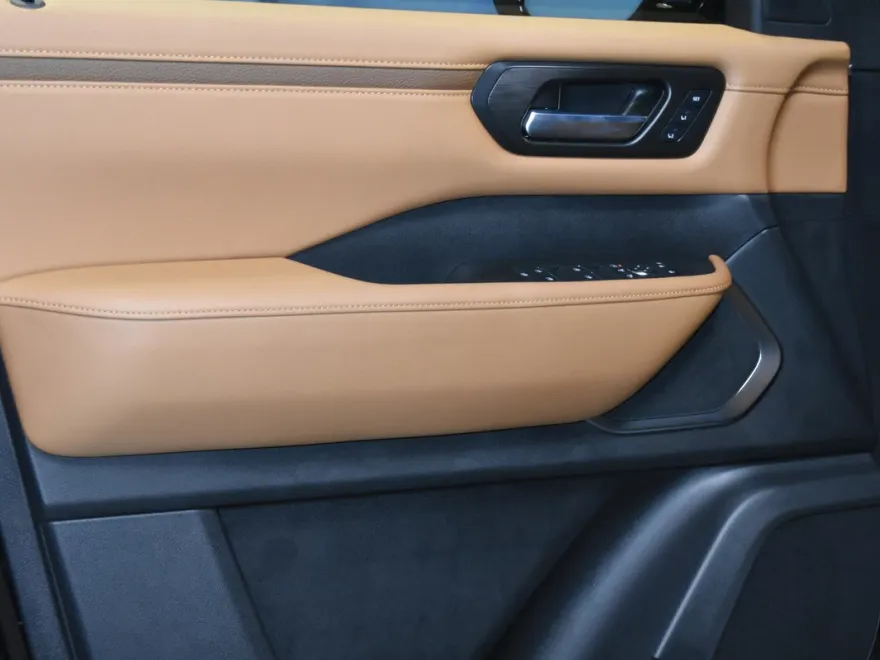 2025 Nissan Armada Platinum Reserve photo 1