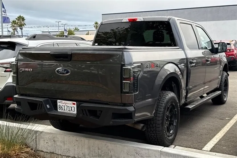 2017 Ford F-150 XLT photo 1