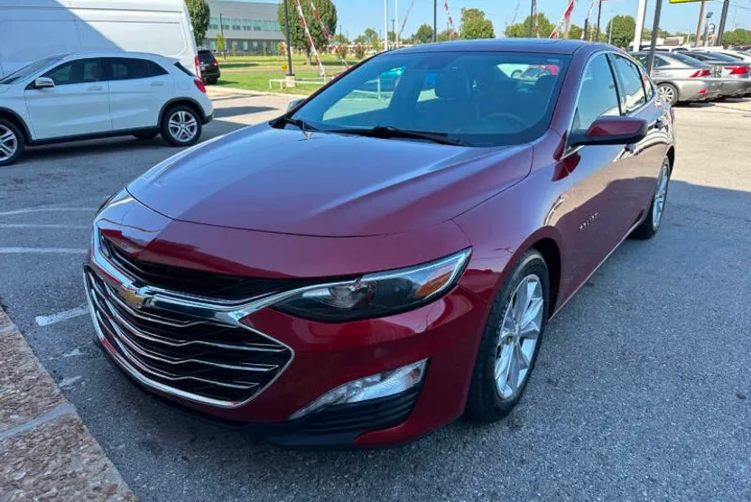 2019 Chevrolet Malibu Hybrid photo 1