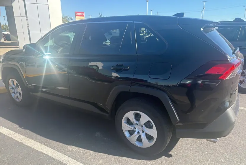 2024 Toyota RAV4 LE photo 1