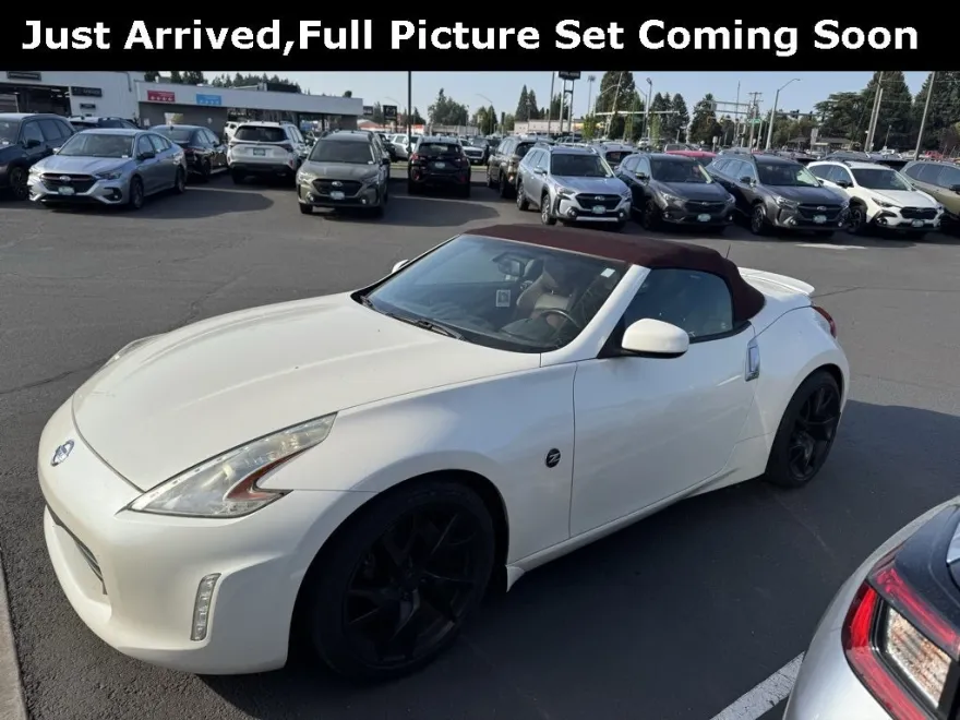 2014 Nissan 370Z Touring photo 1