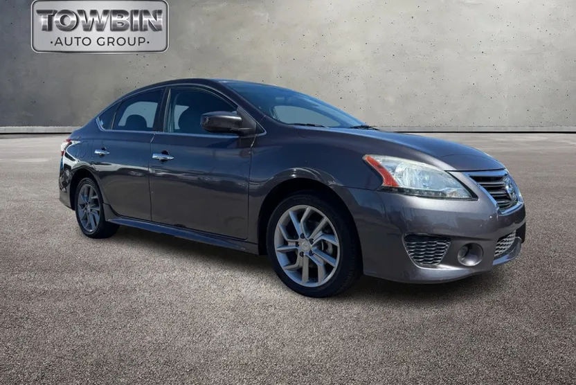 2013 Nissan Sentra SR photo 1