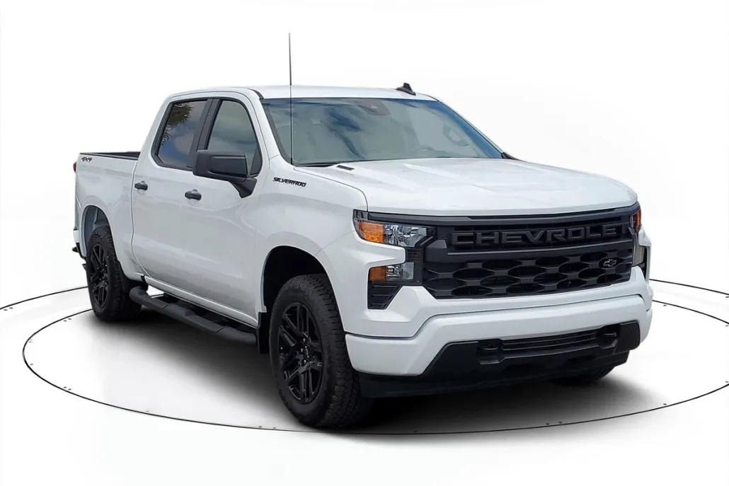 2025 Chevrolet Silverado 1500 Custom photo 1