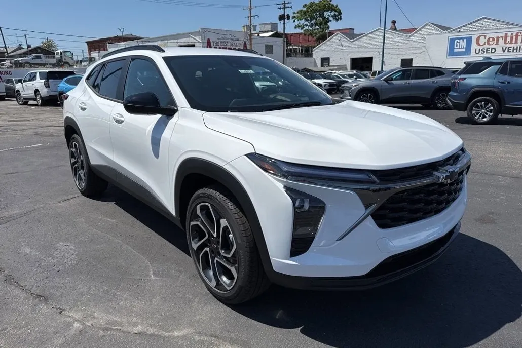 2025 Chevrolet Trax photo 1