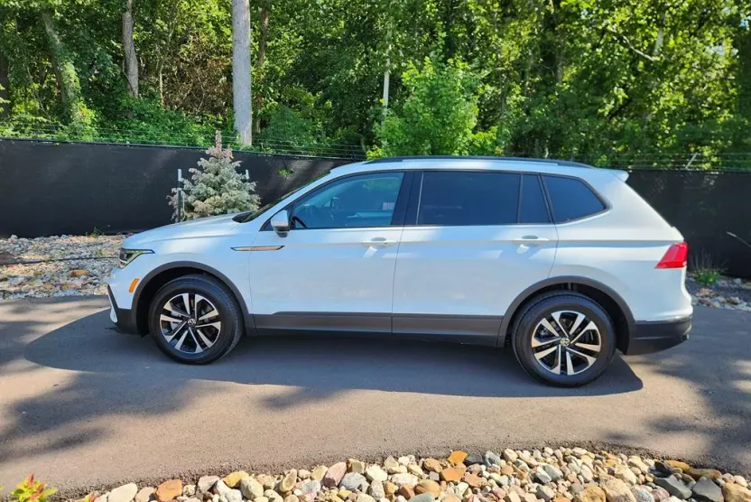 2024 Volkswagen Tiguan S photo 1