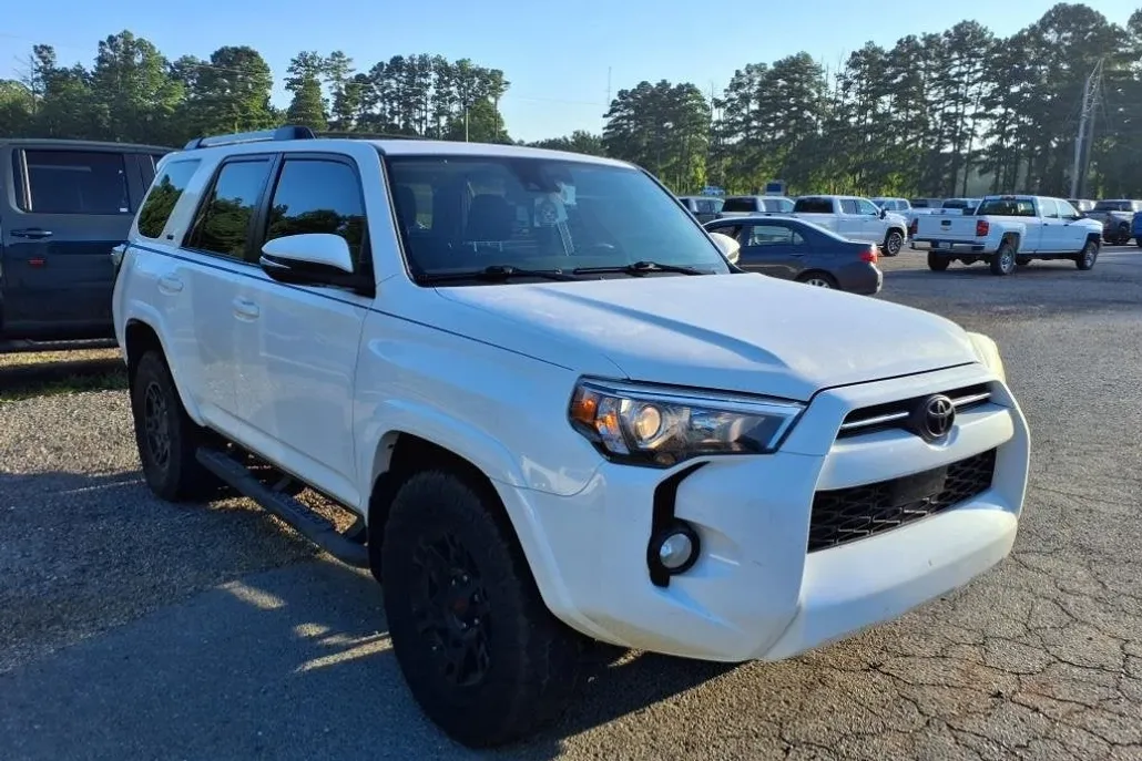 2020 Toyota 4Runner SR5 photo 1