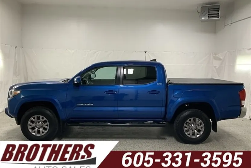 2016 Toyota Tacoma SR5 photo 1