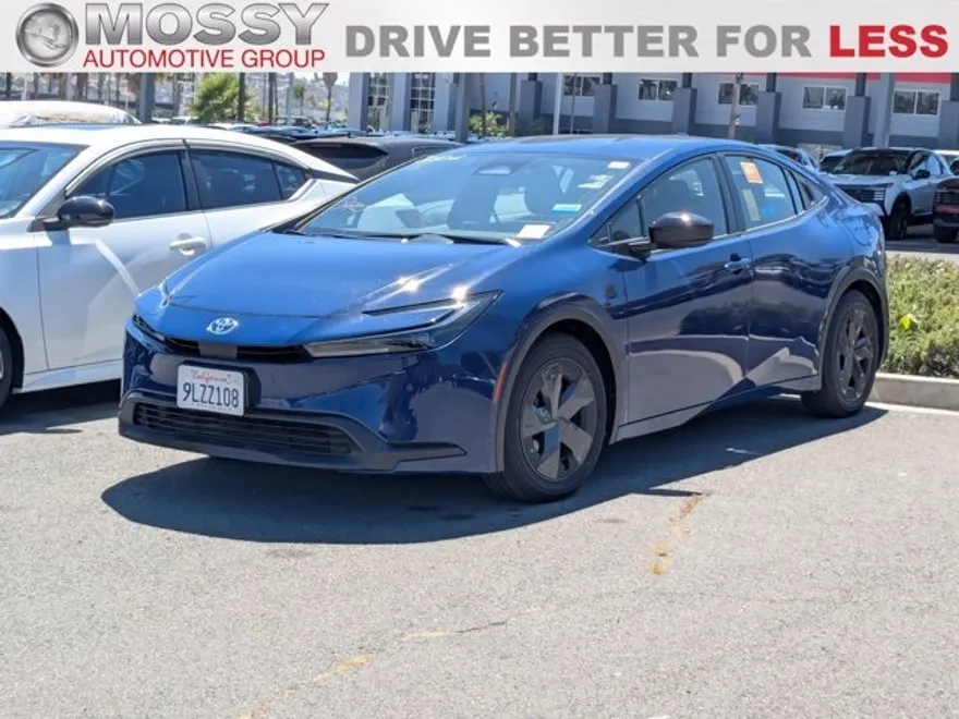 2024 Toyota Prius LE photo 1