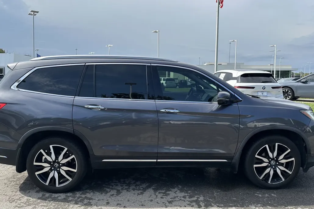 2019 Honda Pilot Touring photo 1