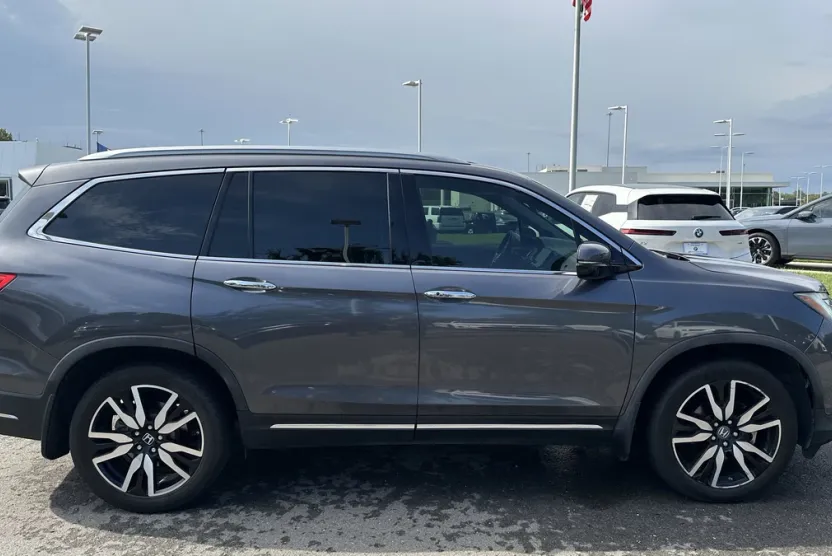 2019 Honda Pilot Touring photo 1