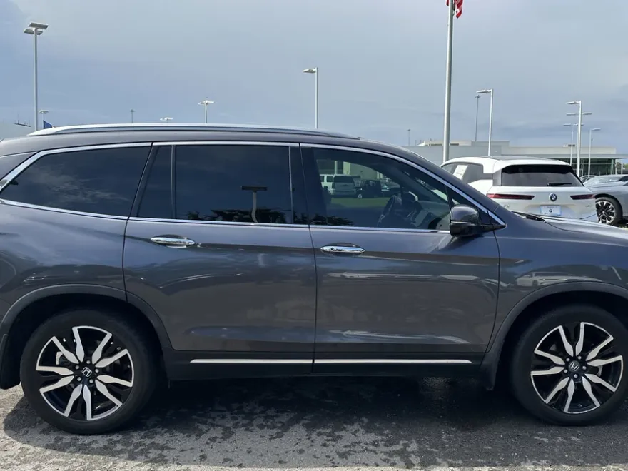 2019 Honda Pilot Touring photo 1