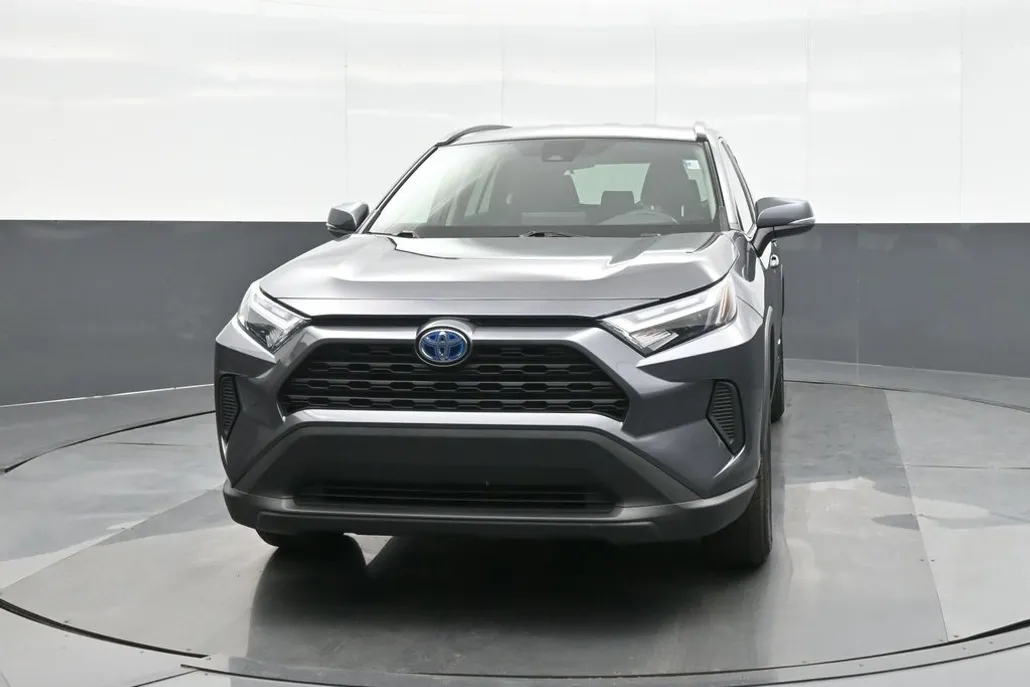 2024 Toyota RAV4 Hybrid XLE photo 1