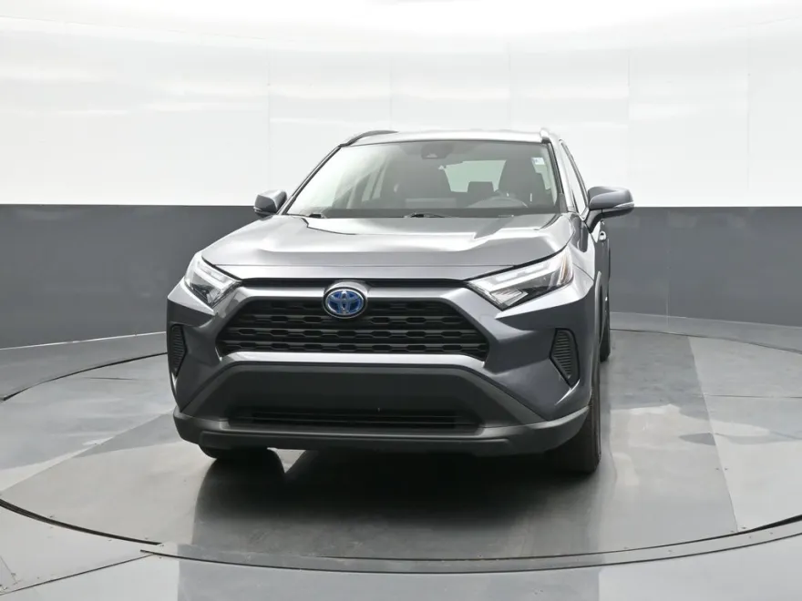 2024 Toyota RAV4 Hybrid XLE photo 1