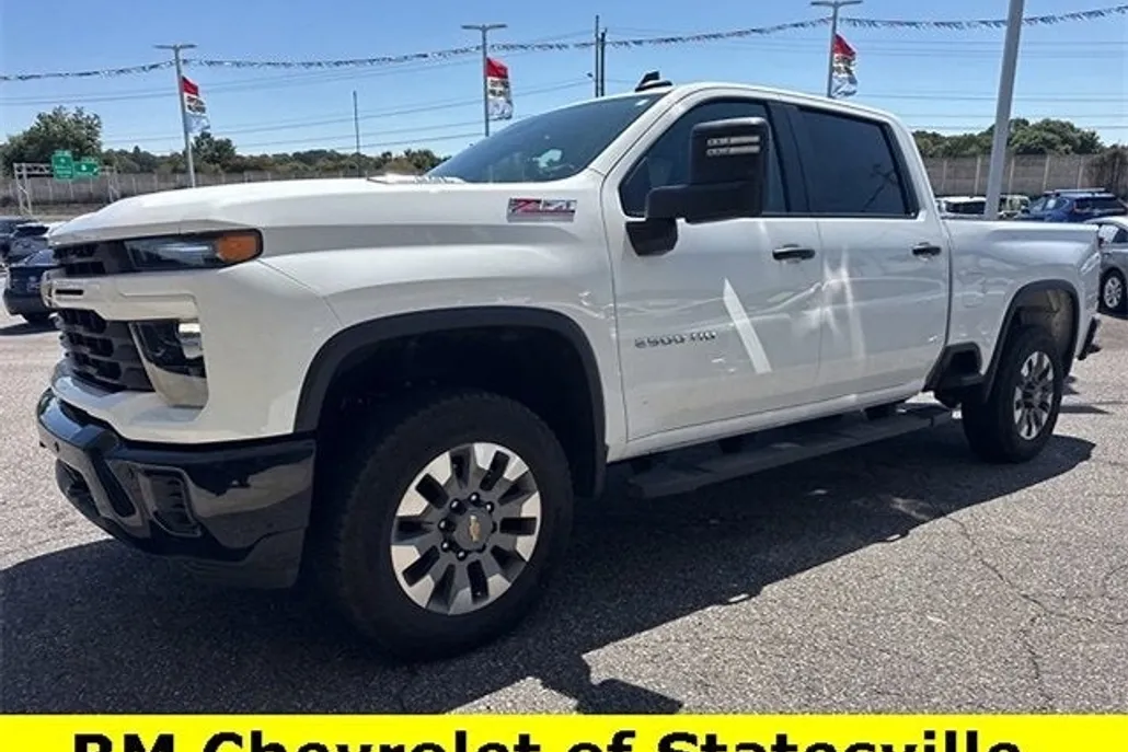 2025 Chevrolet Silverado 2500HD Custom photo 1