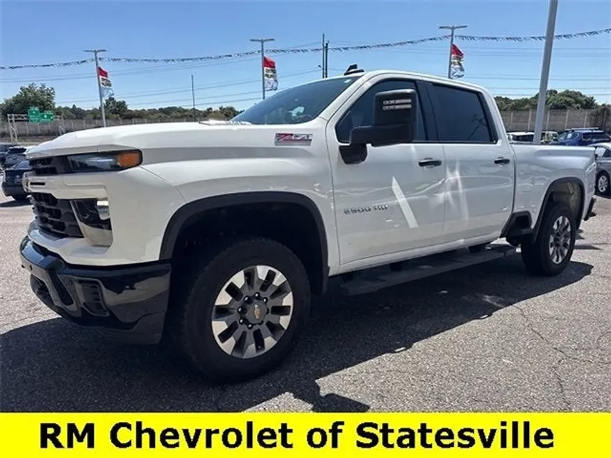 2025 Chevrolet Silverado 2500HD Custom photo 1