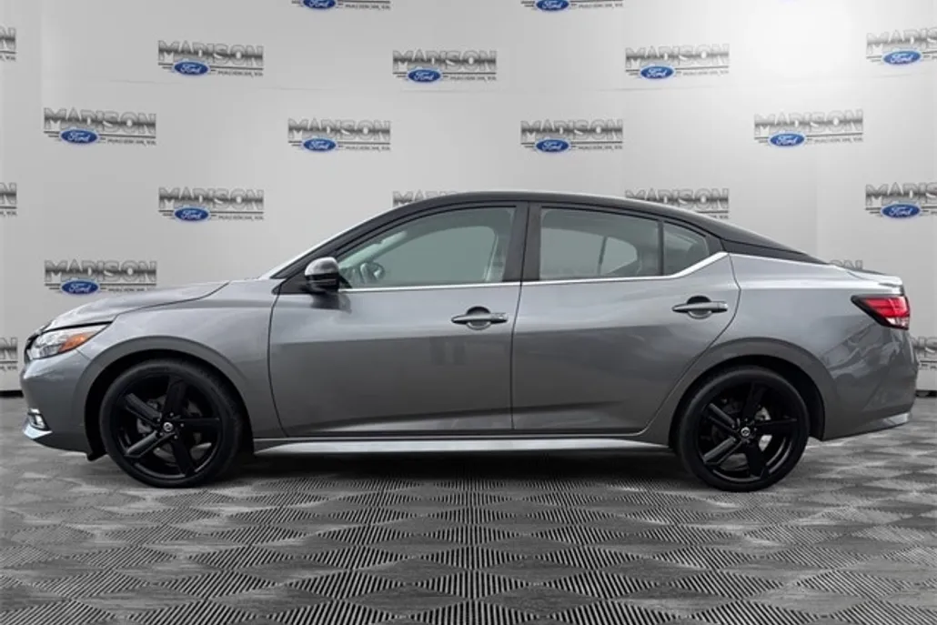 2023 Nissan Sentra SR photo 1