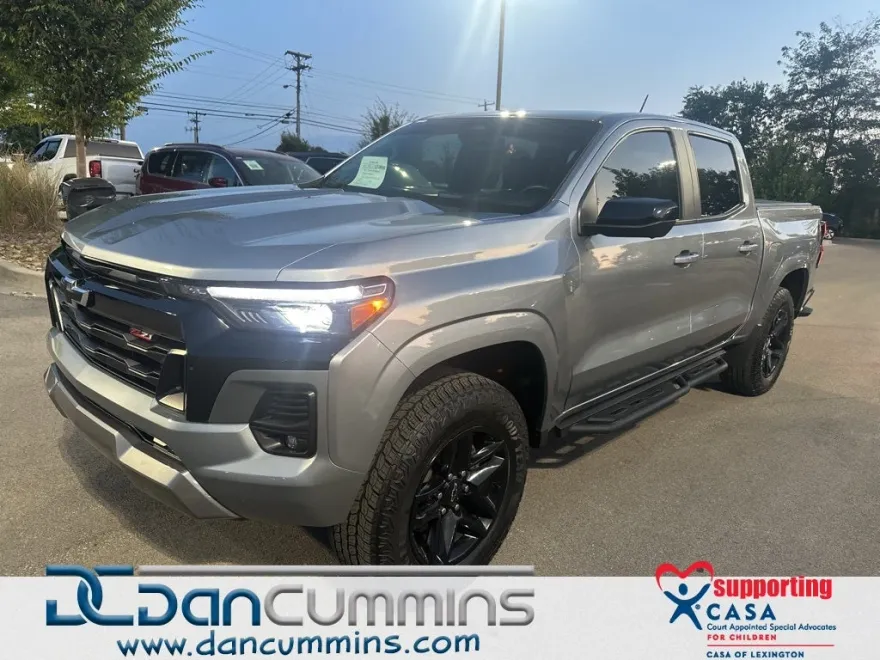2023 Chevrolet Colorado Z71 photo 1