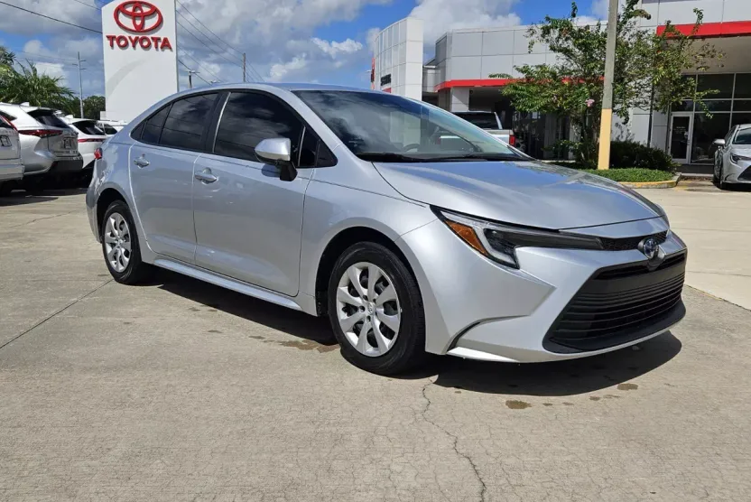 2023 Toyota Corolla Hybrid LE photo 1