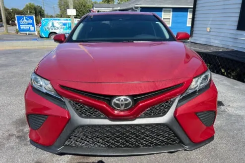 2018 Toyota Camry SE XLE photo 2
