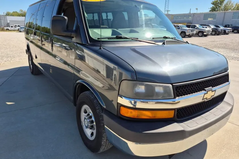 2014 Chevrolet Express Passenger 3500 LT photo 1