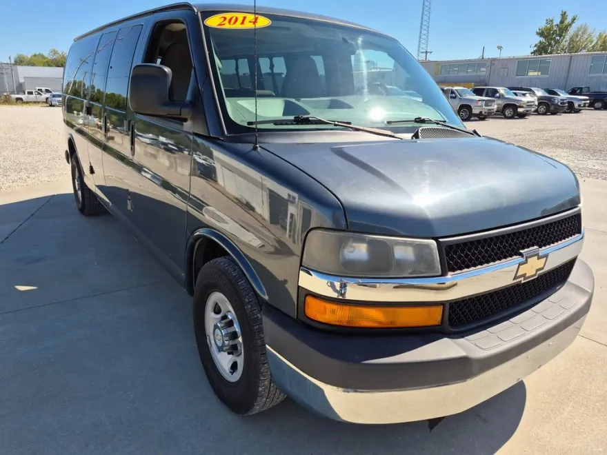 2014 Chevrolet Express Passenger 3500 LT photo 1