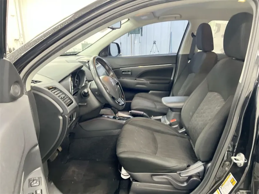 2022 Mitsubishi Outlander Sport LE photo 1