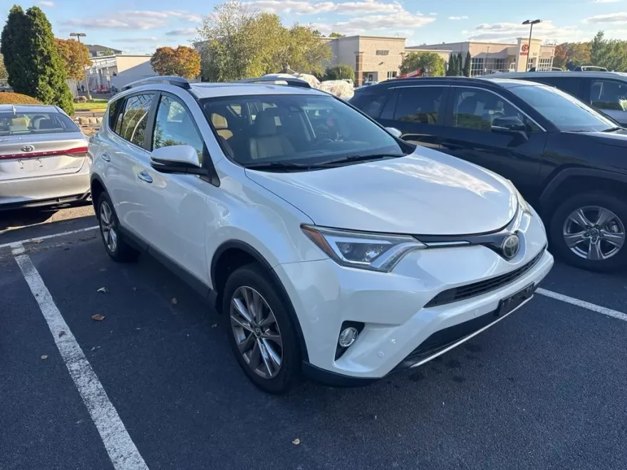 2017 Toyota RAV4 Limited photo 1