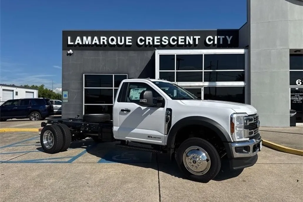 2025 Ford F-550 photo 1