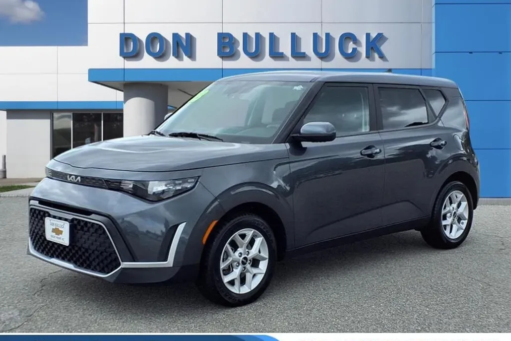 2023 Kia Soul LX photo 1