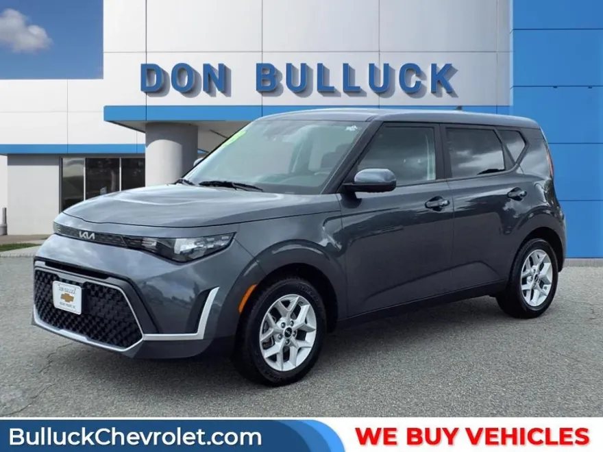 2023 Kia Soul LX photo 1