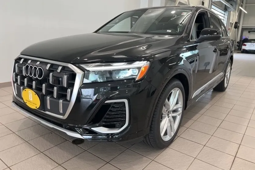 2025 Audi Q7 55 Premium Plus photo 1