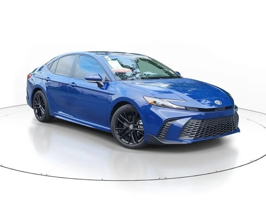 2025 Toyota Camry SE photo 1