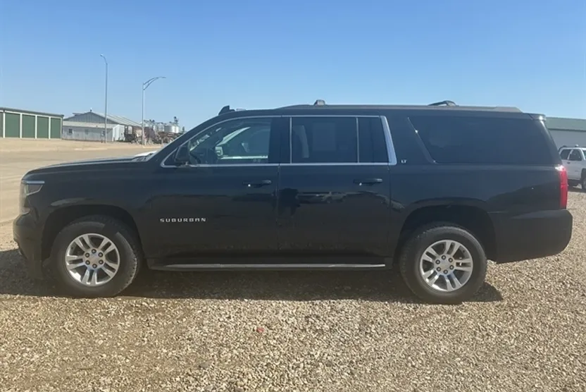 2020 Chevrolet Suburban LT photo 1