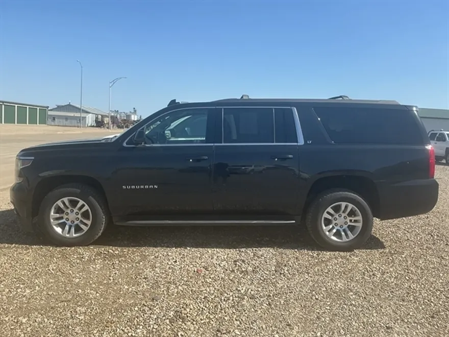2020 Chevrolet Suburban LT photo 1