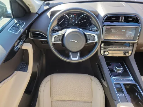2020 Jaguar F-PACE Prestige photo 4