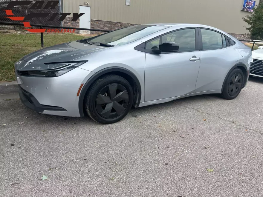 2024 Toyota Prius LE photo 1
