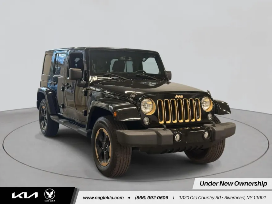 2014 Jeep Wrangler Unlimited Sahara photo 1