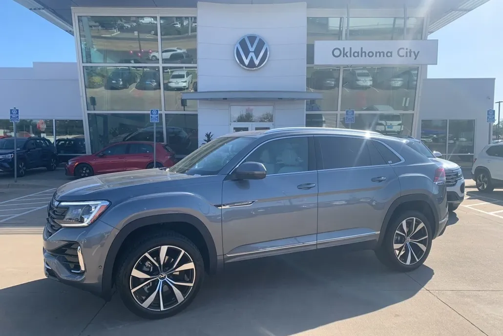 2025 Volkswagen Atlas Cross Sport SEL Premium R-Line photo 1