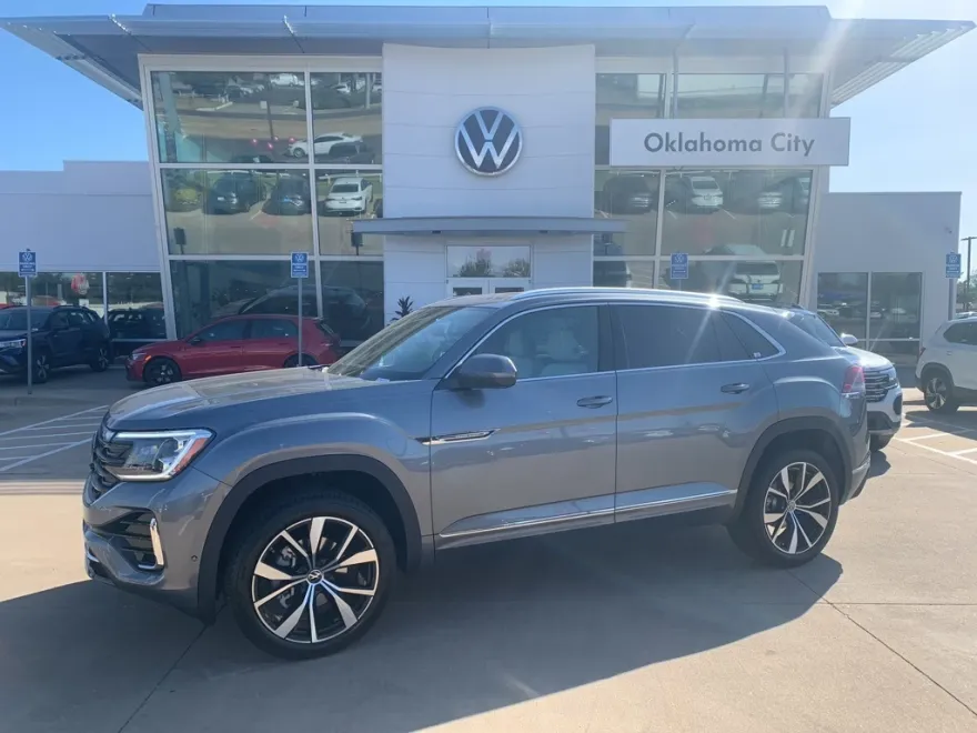 2025 Volkswagen Atlas Cross Sport SEL Premium R-Line photo 1
